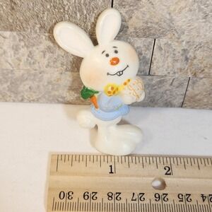 Vintage 1975 Hallmark Easter Bunny Rabbit Pin Blue Jacket Carrot Egg 1.75 Inch